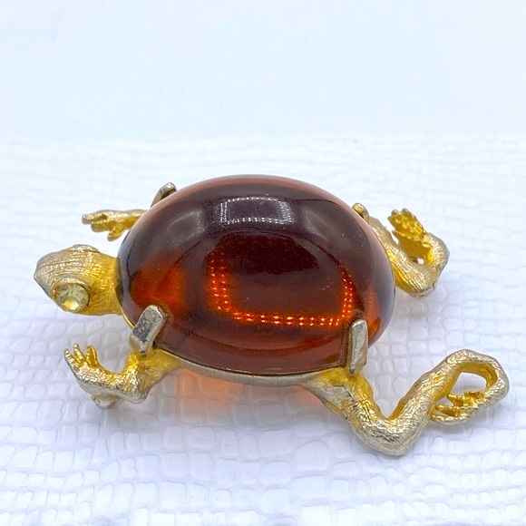 Hattie Carnegie Figural Frog Brooch With Amber Cabochon Gold Tone Very Unique - Picture 5 of 8